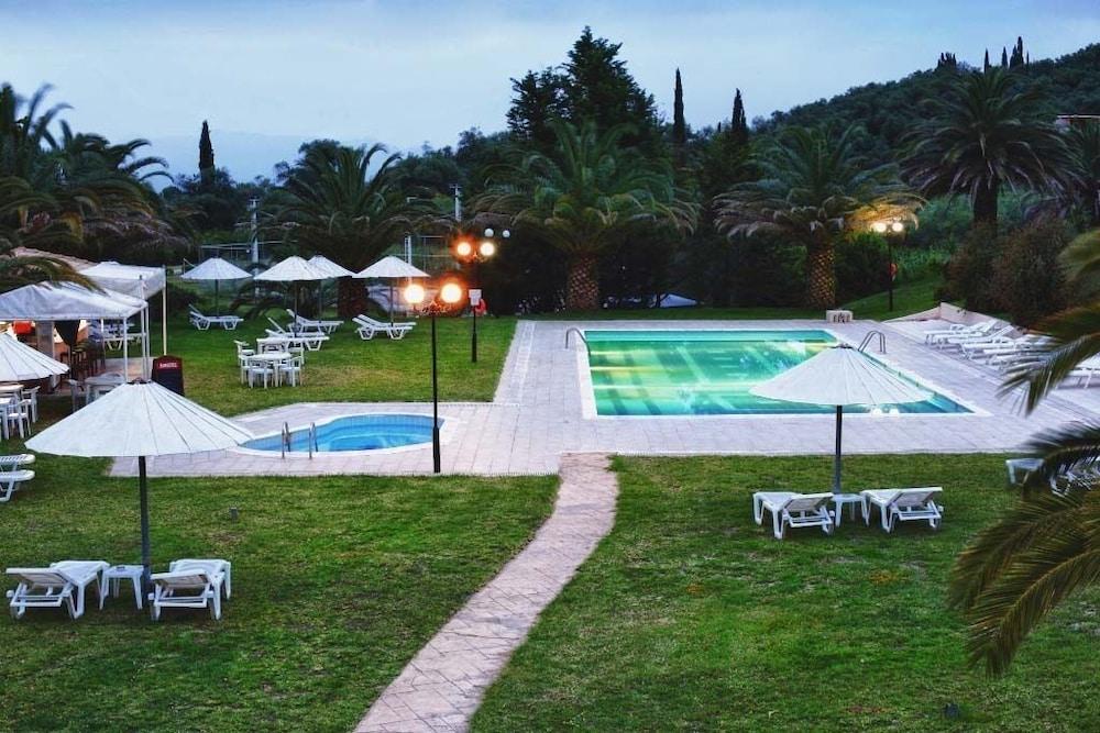 Rebecca'S Village Karousádes Exterior foto