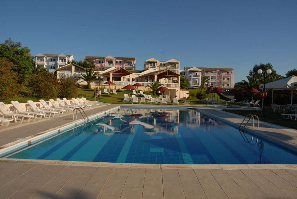 Rebecca'S Village Karousádes Exterior foto