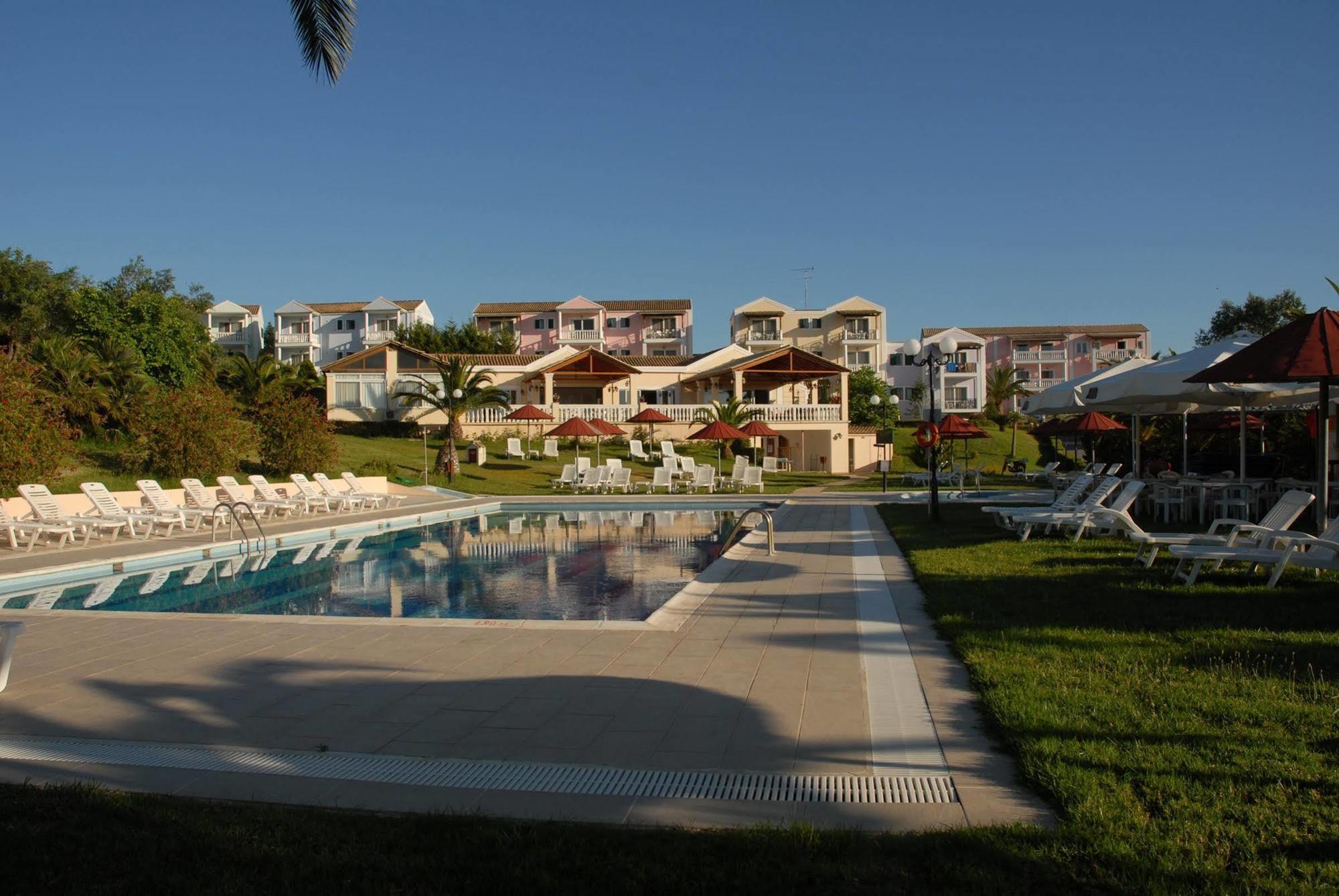 Rebecca'S Village Karousádes Exterior foto
